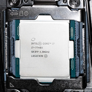 Motherboard Gigabyte X299 + Intel Core i7-7740X Bild 3