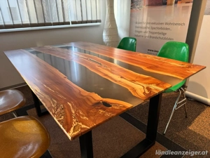 Tische Birne aus Röthis mit Kunstharzeinlage und schweizer Kante Grösse 160 x 100 cm Bild 8