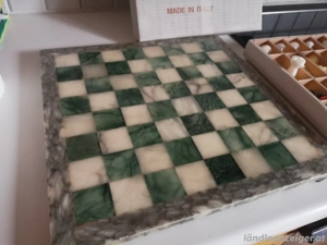 Alabaster Schachbrett mit Figuren aus Italien Bild 3