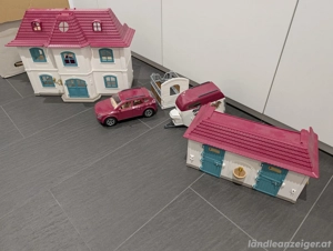 SCHLEICH Horse Club Lakeside Pferdehof und Auto mit Pferdeanhänger und Mobile Tierärztin Fahrzeug