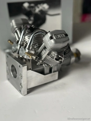 VT 240 Enya V Twin Viertakt Glühmotor  Bild 2