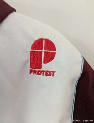 Winterjacke der Marke Protest Bild 3