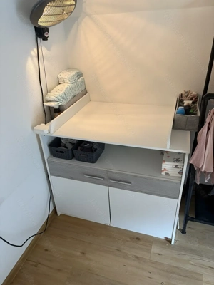 Wickelkommode mit viel Stauraum   im guten Zustand