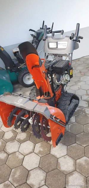    Husqvarna ST330T Schneefräse   Neuwertig & Kraftvoll!