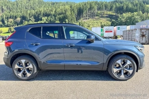 Volvo XC40 B3 Mild Hybrid Ultra Dark Bild 4