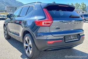 Volvo XC40 B3 Mild Hybrid Ultra Dark Bild 2