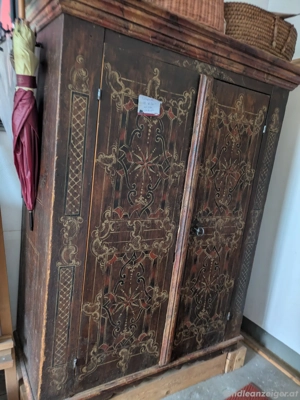 antiker Bauernschrank  Bild 2