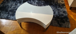 Wohnzimmer Tisch Weiß, halbrund, drehbar. Bild 3