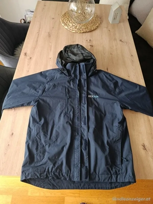 vergebe sehr schöne blaue Regenjacke  Bild 4