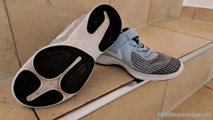 Nike Sportschuh 33,5 Bild 2