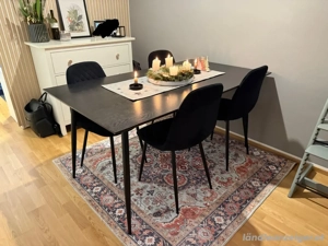 Tisch Holzoptik schwarz + 4 Stühle samtstoff