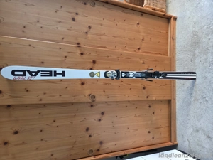 Rennschi mit Schistöcke!