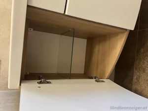 Badmöbel Set mit LED Spiegel Bild 2