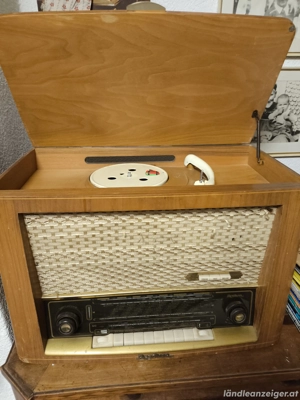 PREISREDUZIERT - 80% ...  Sehr alter Radio mit Plattenspieler ! Bild 2