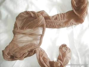 bitte um hilfe suche von milfs omas mutter tante Lehrerin getragene Strumpfhosen 