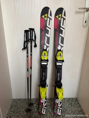 Kinderski und Stöcke