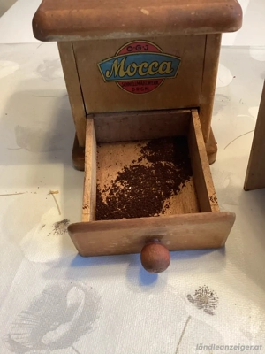 Antike Kaffeemühle Bild 2