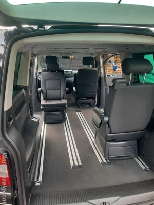 VW Multivan T5 2,5 TDI Comfortline Bild 7