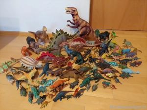 Dinosaurier in verschiedenen Größen 