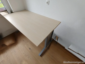 Stabiler Schreibtisch (150x80 cm)   Helle Holzoptik