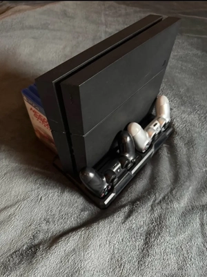 Playstation 4 + 2 Controller & 8 Spielen Bild 2