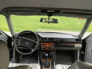 Mercedes-Benz E-Klasse Bild 8