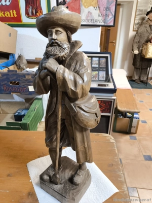 Holz-Schnitzfigur "Rastender Bauer" H ca. 50 cm schöner Zustand  Bild 2