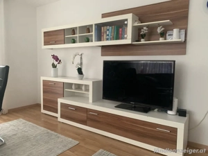 Komplette Wohnwand in weiß - holz optik