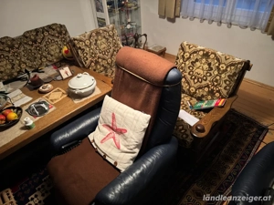 Alte Couch und Couchsessel