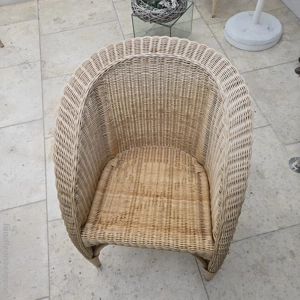 Granittisch mit 6 Korbstühlen Bild 5