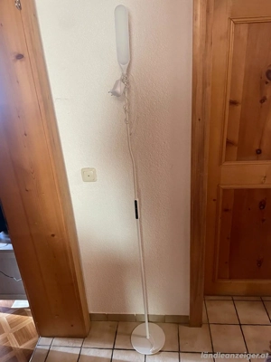 180cm große schmale weiße Stehlampe Bild 3