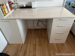 Schreibtisch mit Stuhl  Bild 2