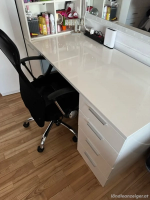 Schreibtisch mit Stuhl  Bild 3