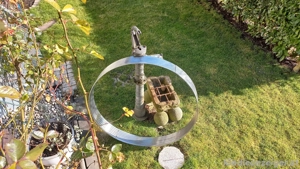 Einfassung, rund aus gewelltem Chromstahl Bild 2