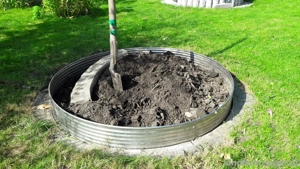 Einfassung, rund aus gewelltem Chromstahl Bild 3