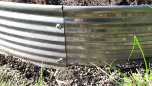 Einfassung, rund aus gewelltem Chromstahl Bild 4