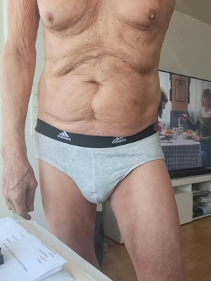 welcher junge lutscht sehr gerne Bild 2