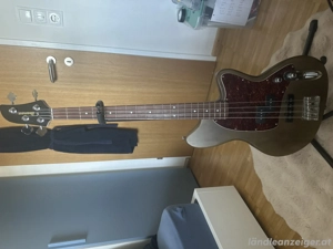 E-Bass Limited Edition von Ibanez inkl.Verstärker und Kabel.
