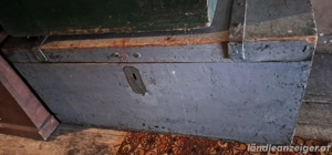 Dachbodenfund: Truhen und Stühle Bild 5