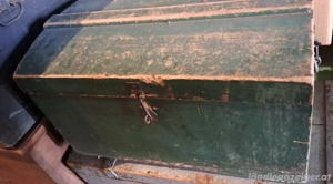 Dachbodenfund: Truhen und Stühle Bild 7