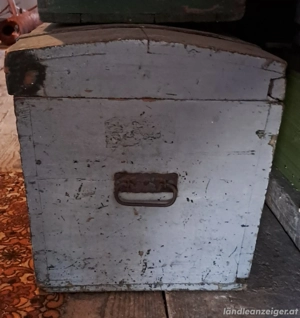 Dachbodenfund: Truhen und Stühle Bild 4