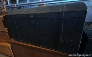 Dachbodenfund: Truhen und Stühle