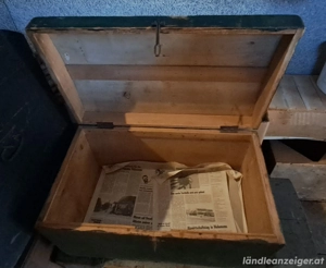 Dachbodenfund: Truhen und Stühle Bild 3