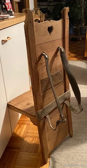 Rückentrage auf Holz  Bild 2