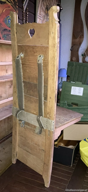 Rückentrage auf Holz  Bild 4