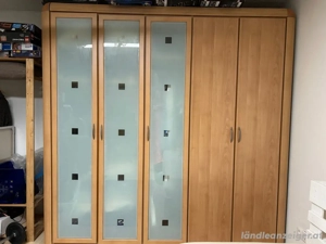 Kleiderschrank