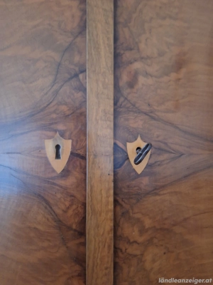 Schrank (Holzschrank) Bild 2