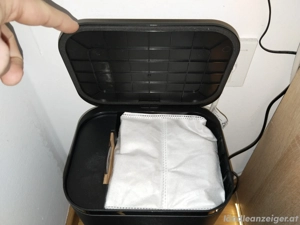 Staubsauger mit Absaugstation  Bild 2