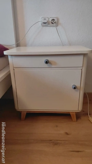 Nachtkästchen zu verkaufen  