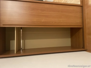 Kleiderschrank mit Schiebetüren  Bild 2